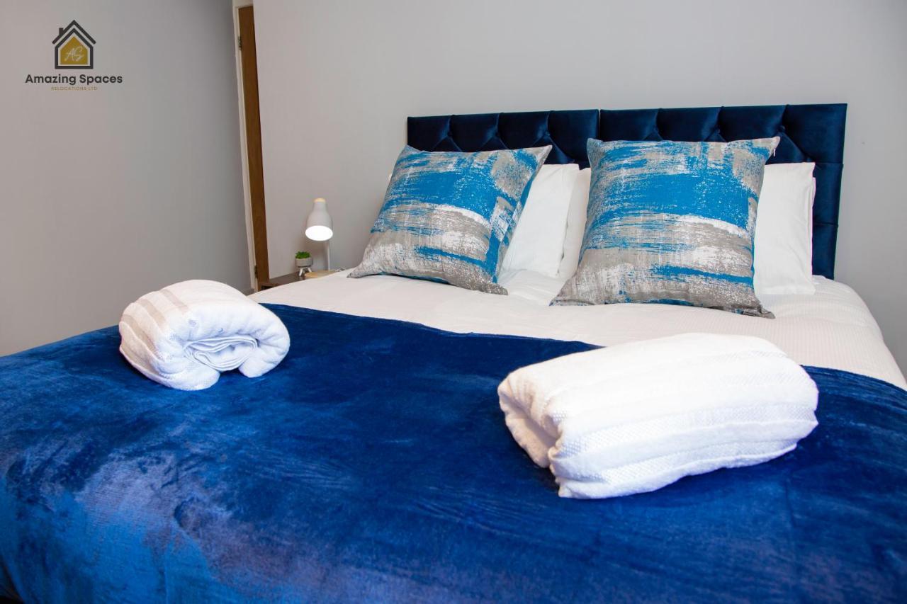 City Centre Comfort: 2-Bed Flat with WiFi Warrington Exterior photo